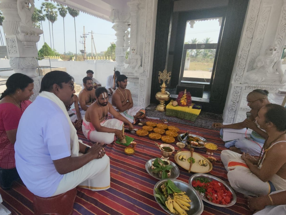 ఘనంగా ప్రారంభమైన ఆలయ ప్రతిష్టా మహోత్సవం