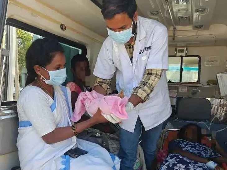అంబులెన్సులో ప్రసవం..