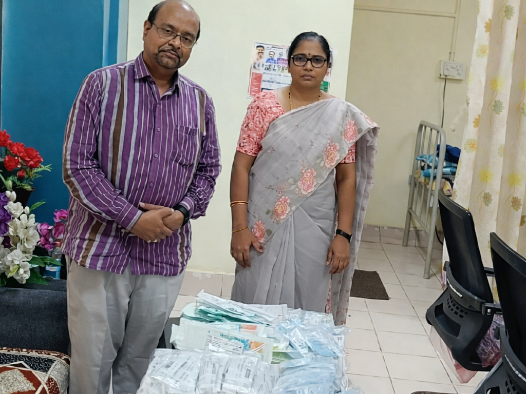కేజీహెచ్‌లో వైద్య పరికరాలుఅందజేత