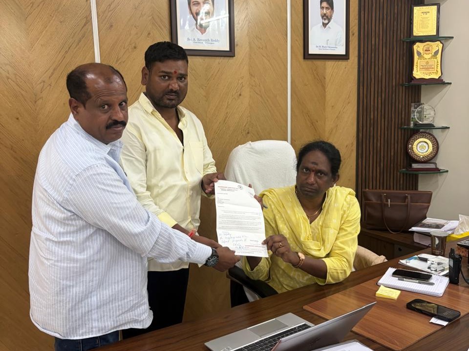 జీహెచ్ఎంసీ డిప్యూటీ కమిషనర్‌కు వినతి పత్రం