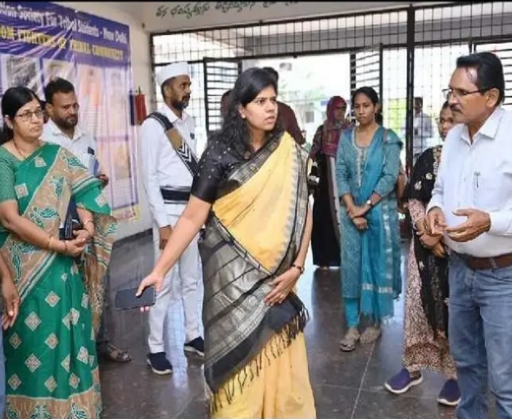 విద్యార్థి ఆత్మహత్య ఘటనపై కలెక్టర్ సీరియస్