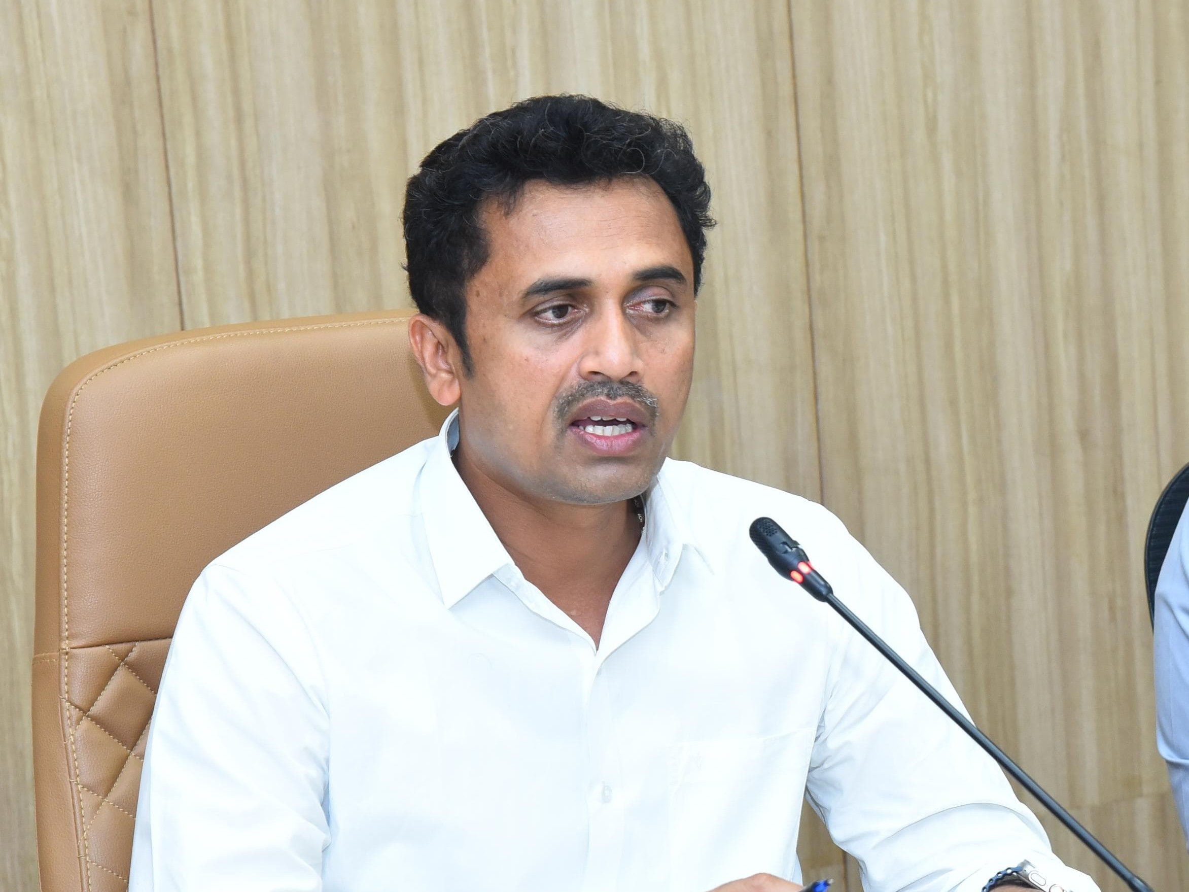 తాగునీటి సమస్యల పరిష్కారానికి హెల్ప్‌లైన్ కేంద్రాలు