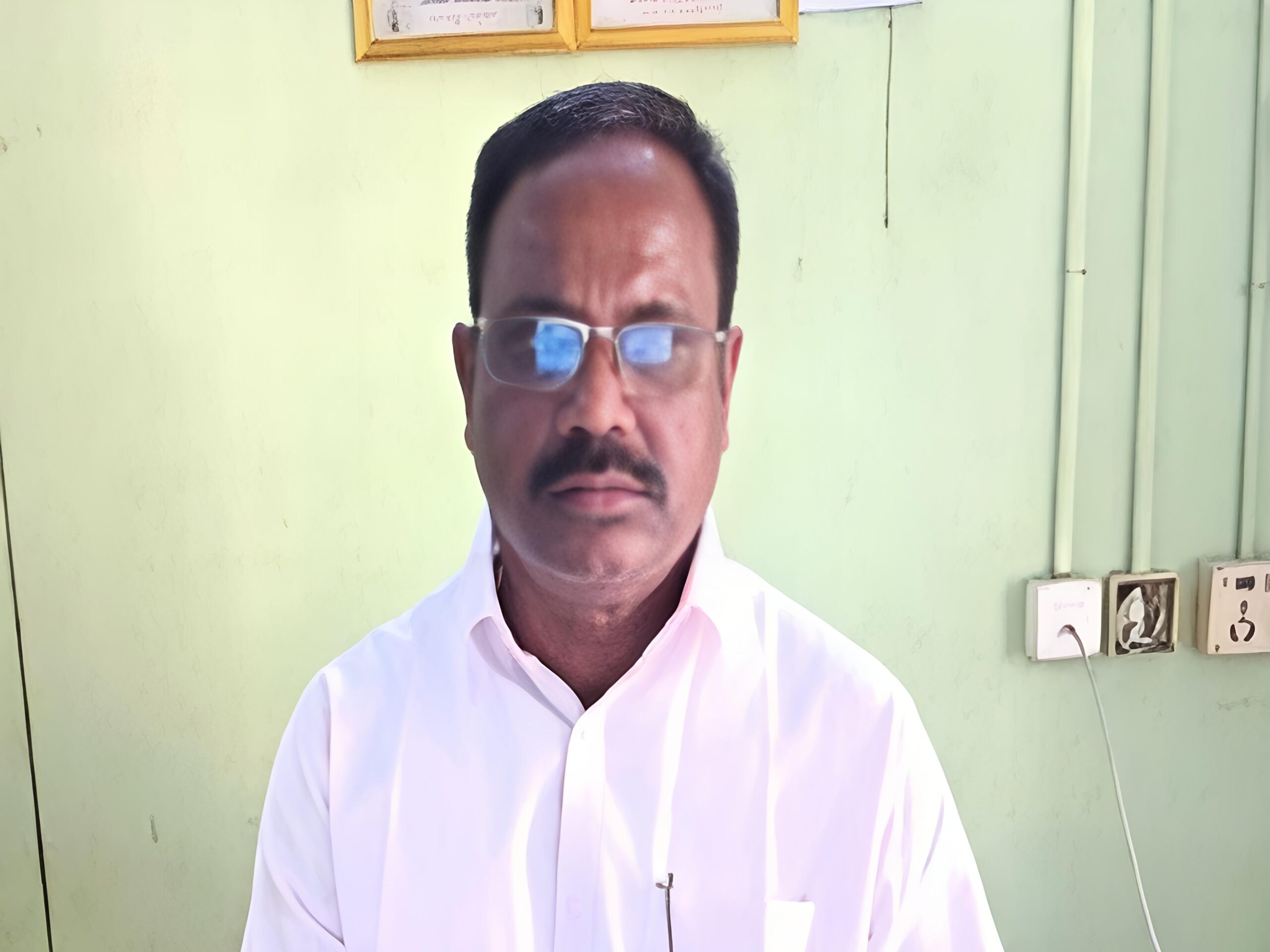 ఆచంట సబ్ రిజిస్ట్రార్‌గా జగన్ బాధ్యతలు