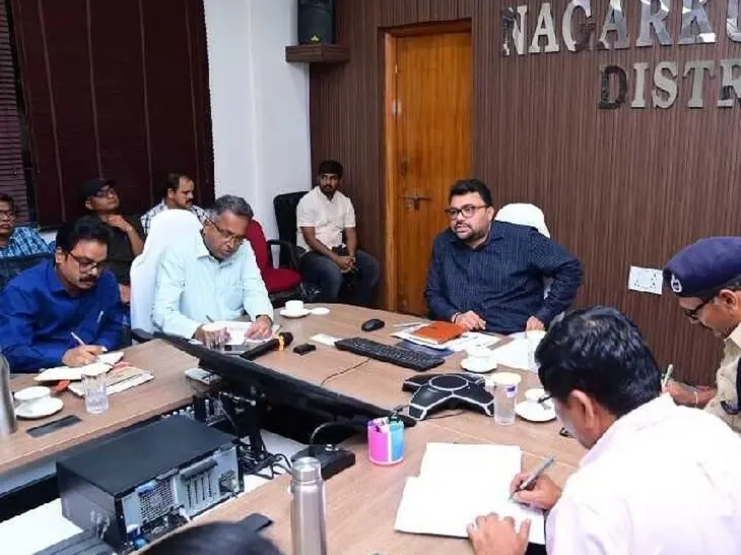 ప్రజా పాలనలో నిర్లక్ష్యం వహిస్తే చర్యలు: కలెక్టర్