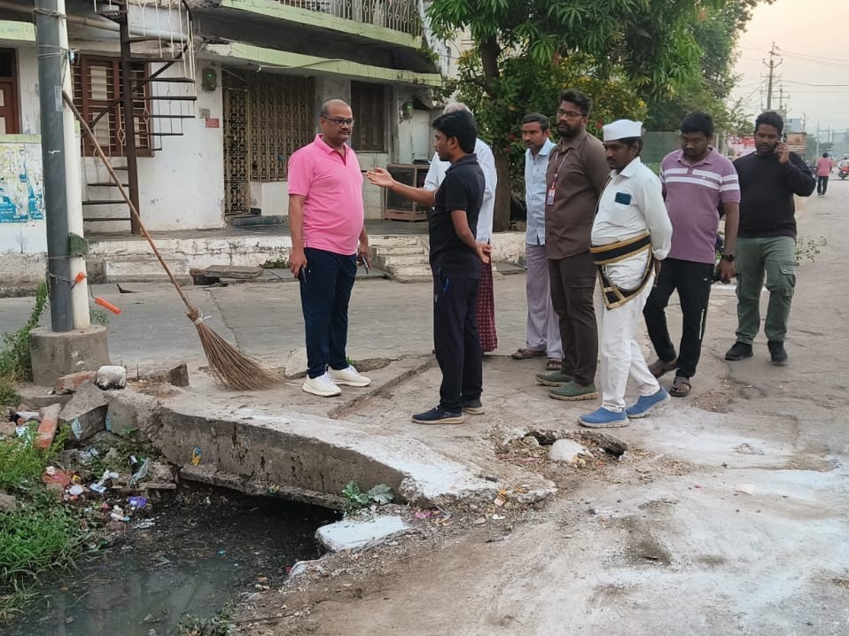 కడపలో కమిషనర్ ఆకస్మిక తనిఖీలు