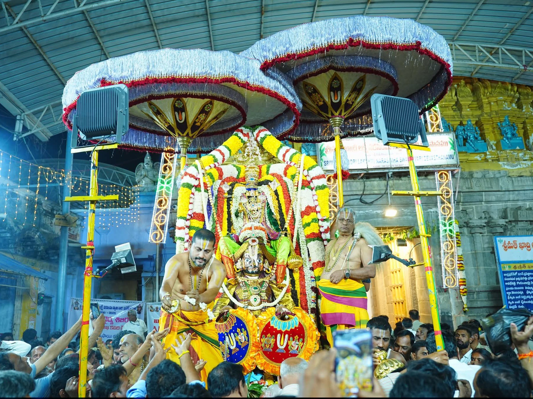 కదిరిలో వైభవంగా శ్రీవారి బ్రహ్మ గరుడోత్సవం