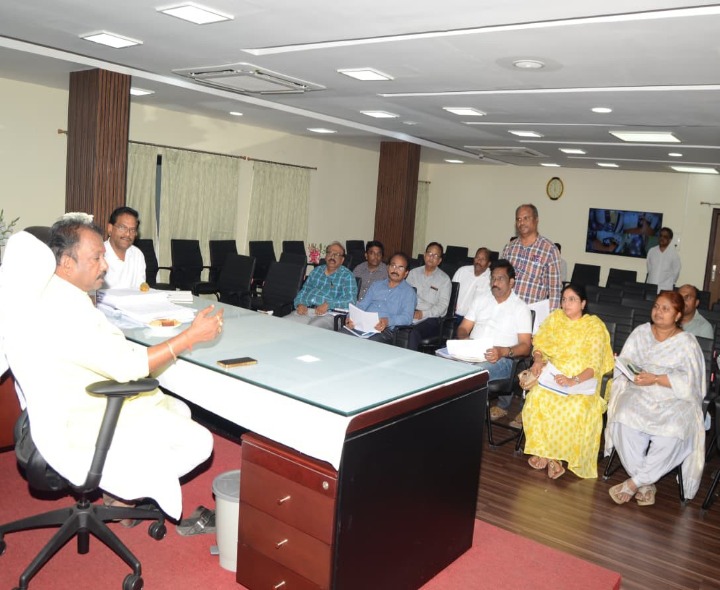 ‘పెండింగ్ పనులు వేగవంతం చేయాలి’