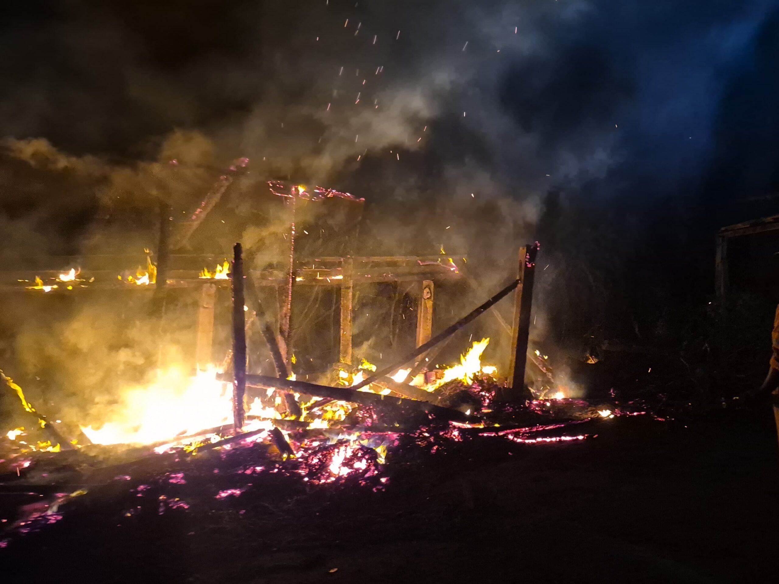 అగ్ని ప్రమాదంలో పాక దగ్దం