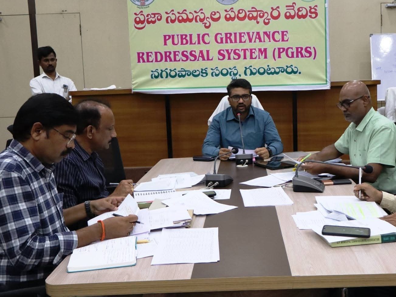 పన్ను వసూళ్లపై కమిషనర్ ఆగ్రహం