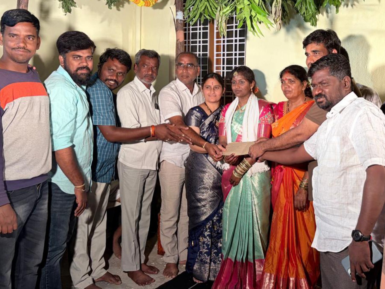 అడుగుట వివాహానికి ఆర్థిక సహాయం చేసిన కార్పొరేటర్