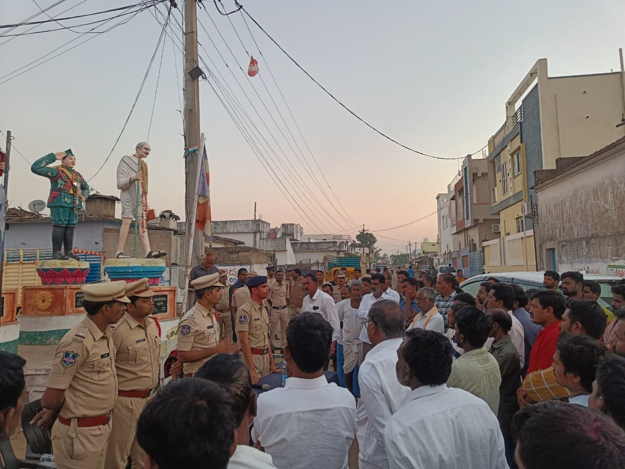 సిర్గాపూర్‌లో  కమ్యూనిటీ కాంటాక్ట్ ప్రోగ్రాం