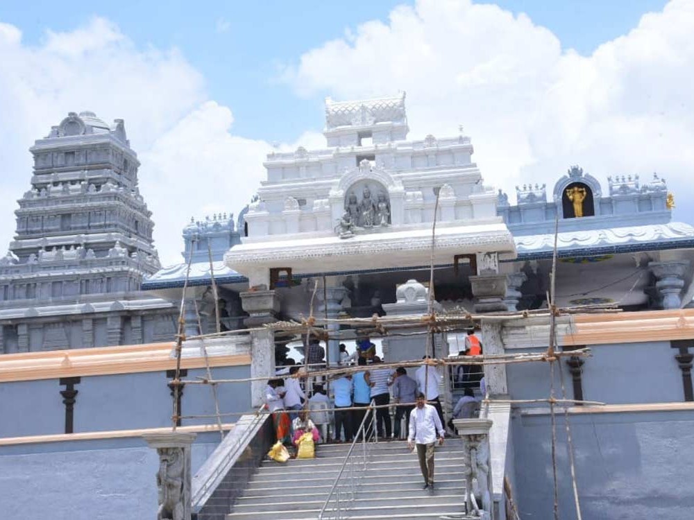 వల్మిడి ఆలయంలో వివిధ పనులకు టెండర్ల ఆహ్వానం