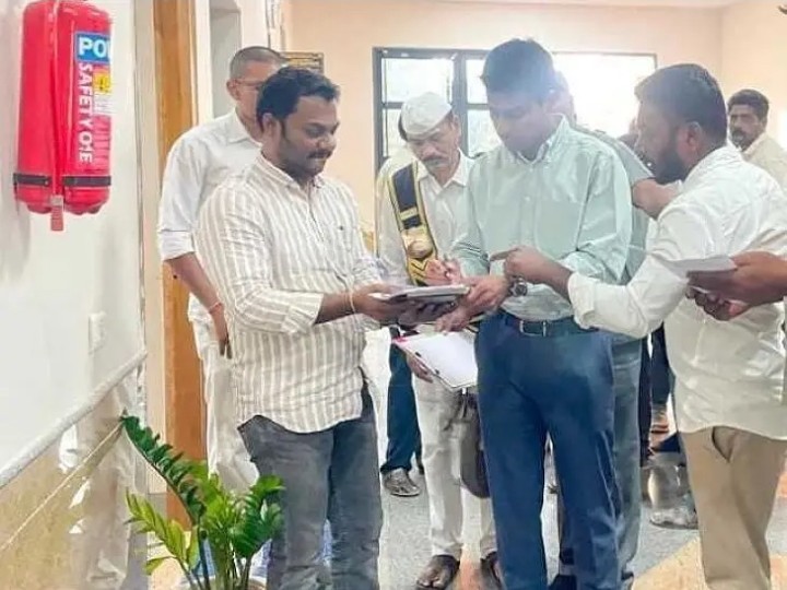 కలెక్టర్ దృష్టికి నీరు అందక రైతుల ఇబ్బందులు