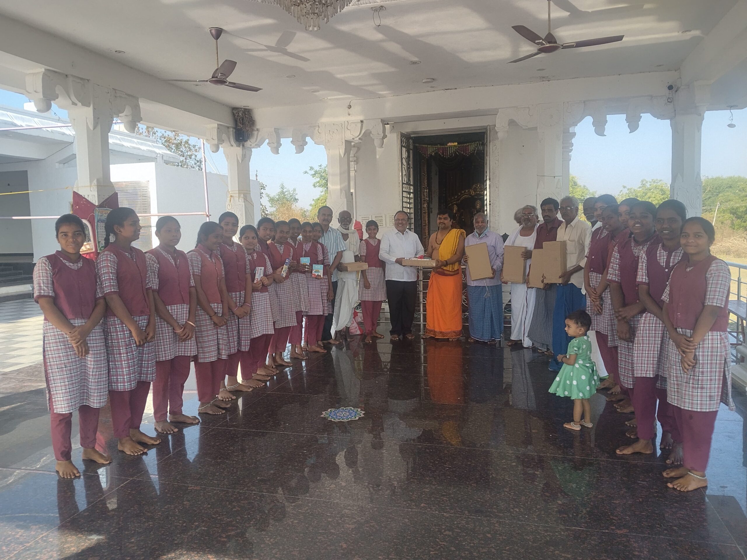 ‘పాఠశాల బలోపేతానికి ముందుకు రావాలి’