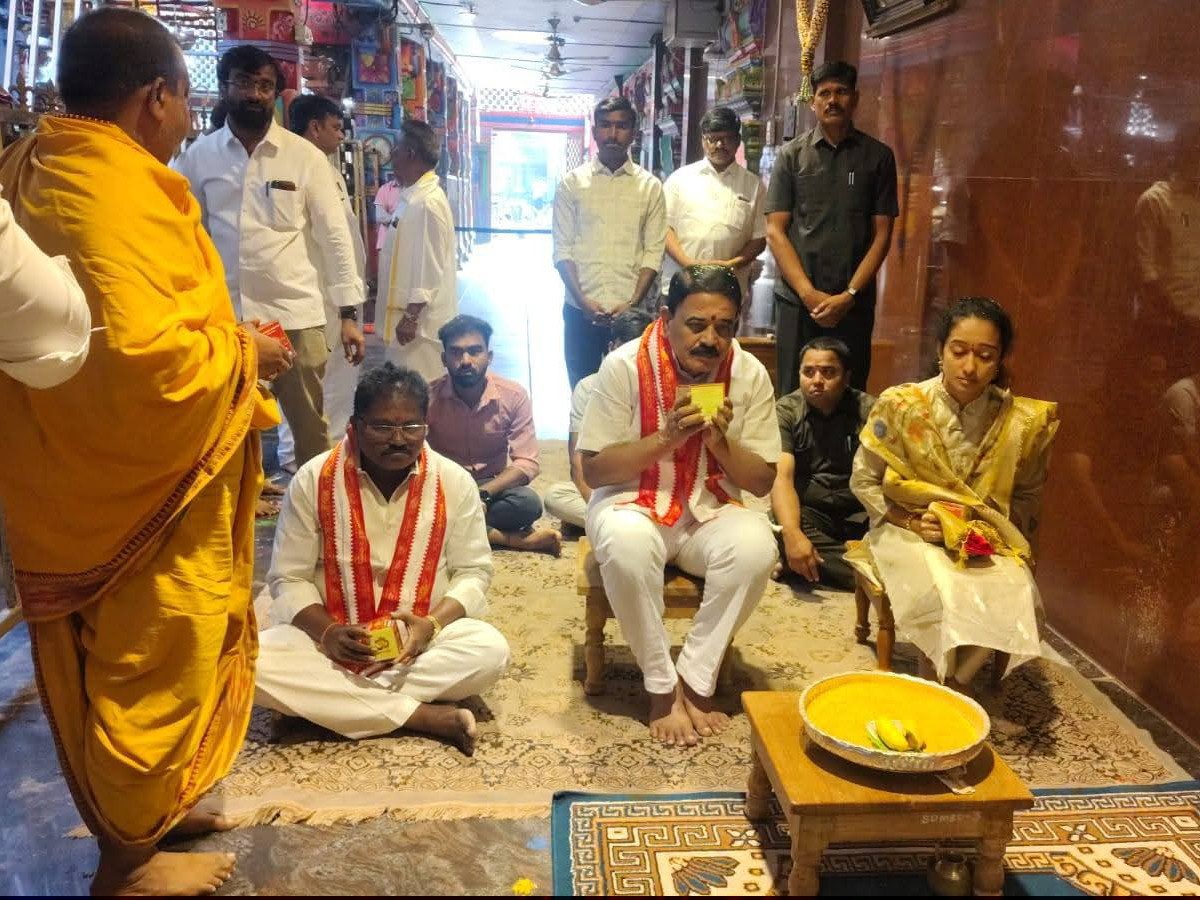 దుర్గమ్మను దర్శించుకున్న ఎమ్మెల్యే సింధూర రెడ్డి