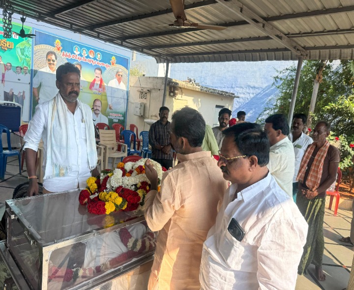 పూజారి హనుమక్క మృతికి వైసీపీ ఘన నివాళి