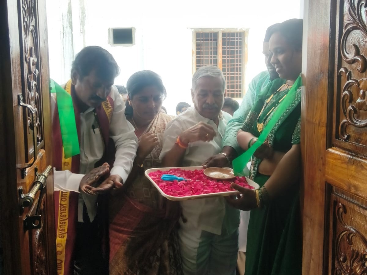 ఇందిరమ్మ ఇంటిని ప్రారంభించిన భీమ్ భరత్