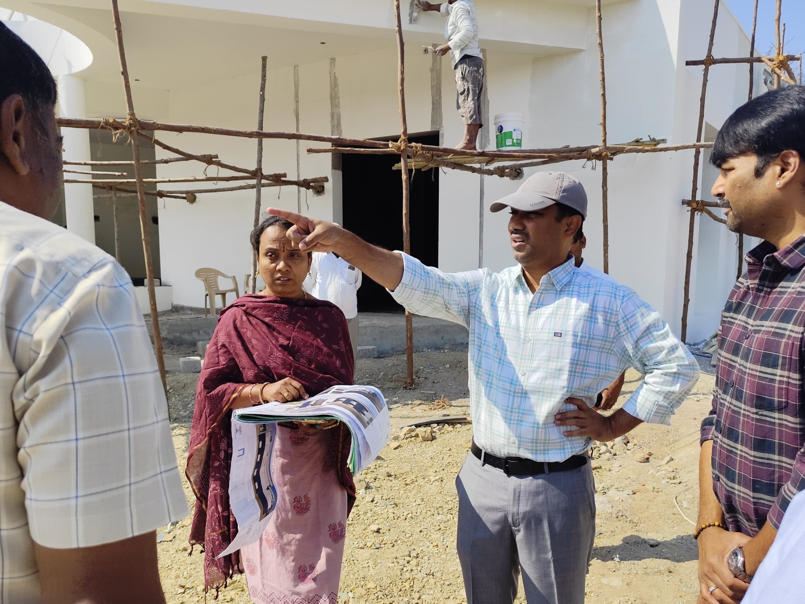 మహిళా శక్తి భవన నిర్మాణ పనులు పరిశీలించిన కలెక్టర్