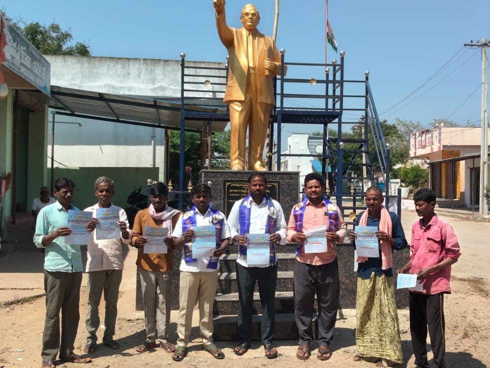 చందంపేటలో నిరాహార దీక్ష కరపత్రాల ఆవిష్కరణ