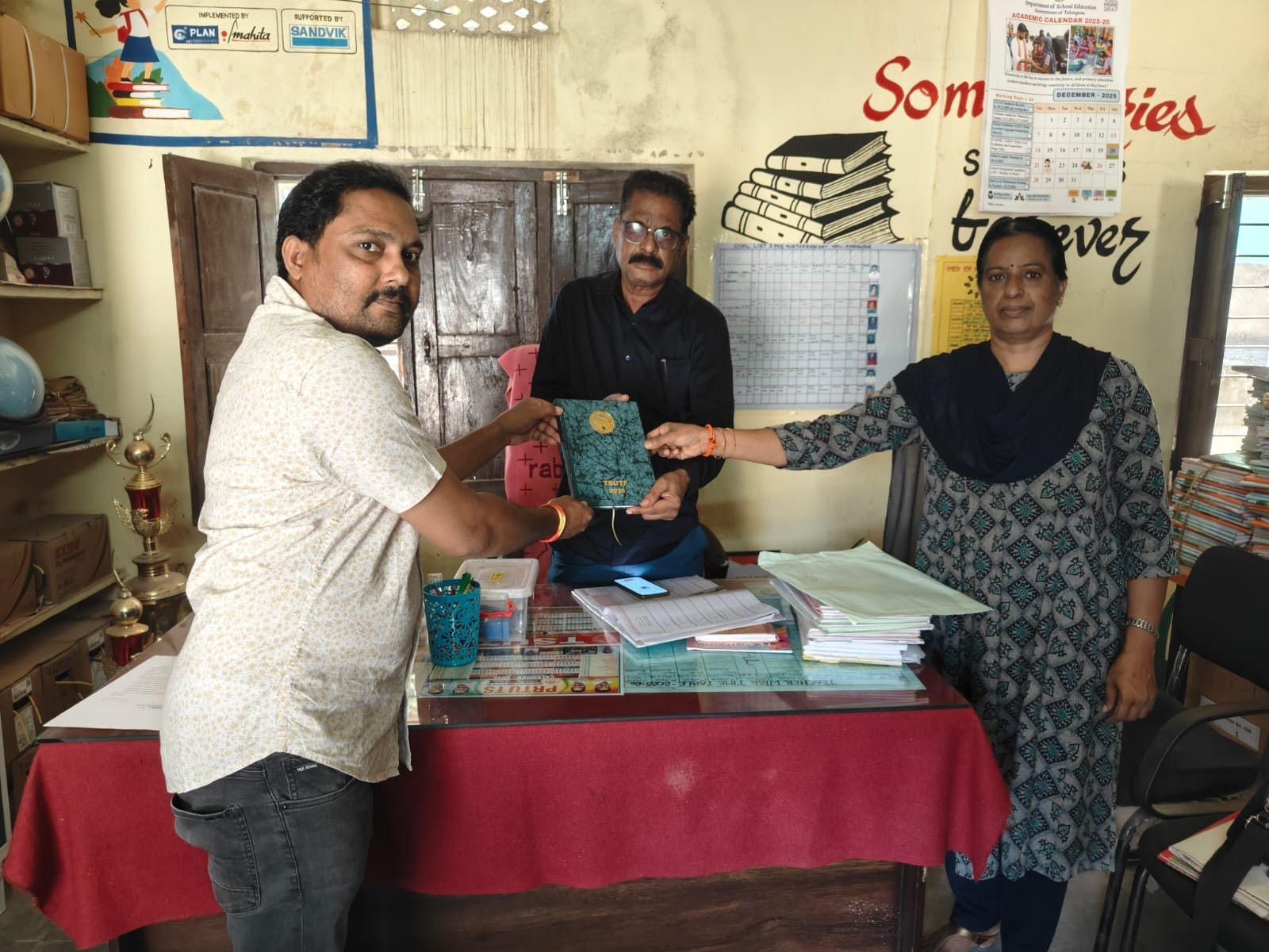 జీవోలు, సర్వీస్ నిబంధనలతో టీఎస్‌యూటీఎఫ్ డైరీ