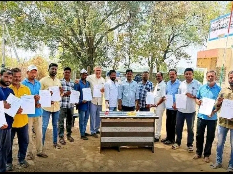విద్యుత్ లైన్‌మెన్‌ల సేవలు అభినందనీయం