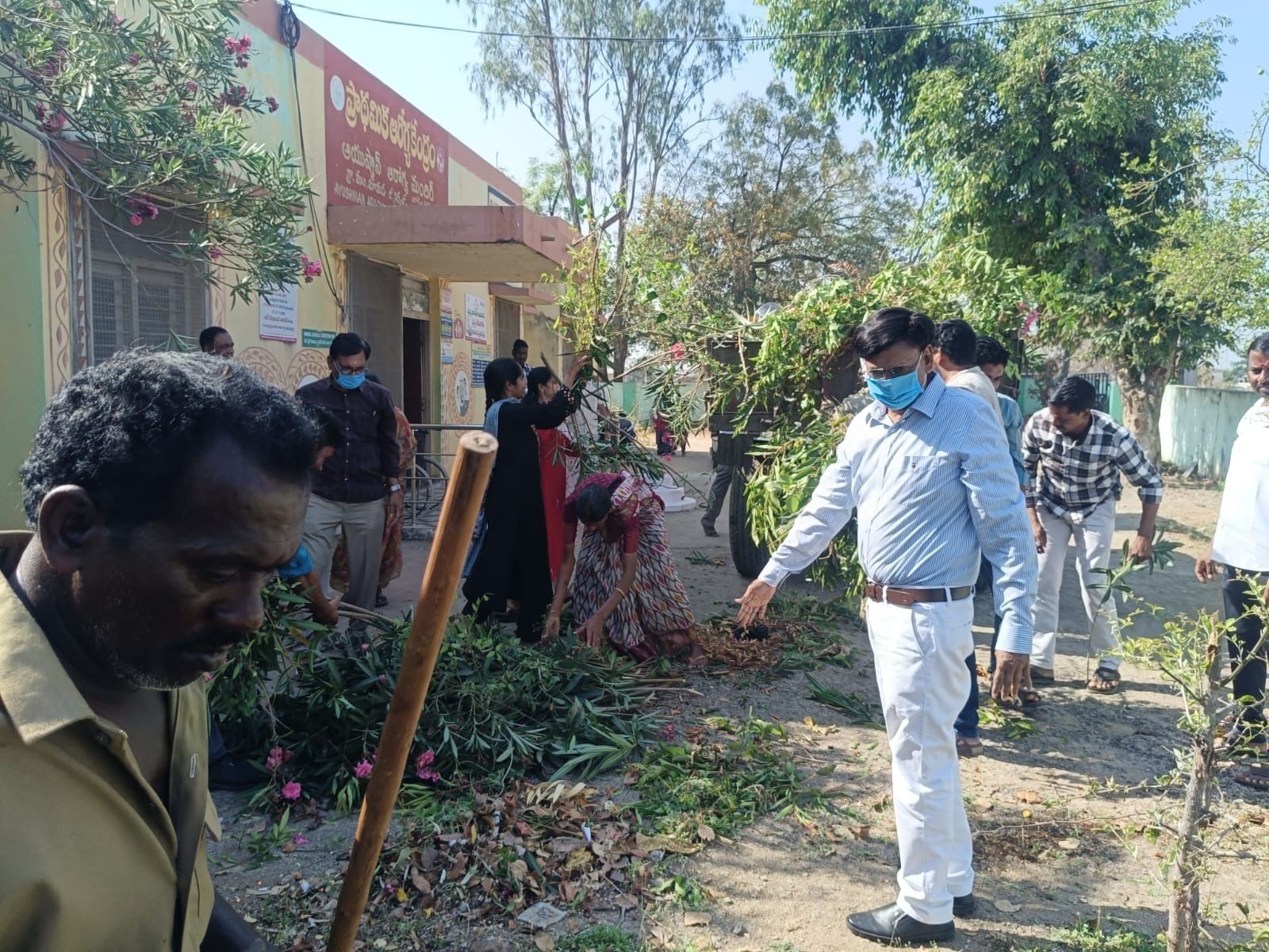 పారిశుద్ధ్య పనులు పరిశీలించిన అదనపు కలెక్టర్