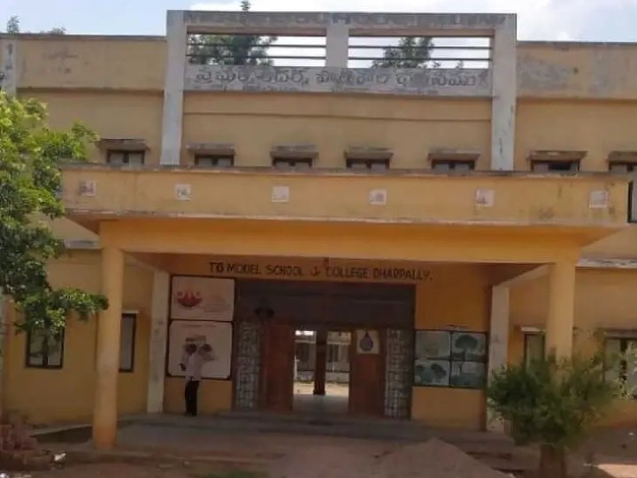 నలుగురు విద్యార్థుల గైర్హాజరు