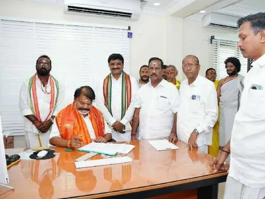 శ్రీకాళహస్తీశ్వర దేవస్థానం ఆలయ ఈవోగా వెంకటేశులు బాధ్యతలు