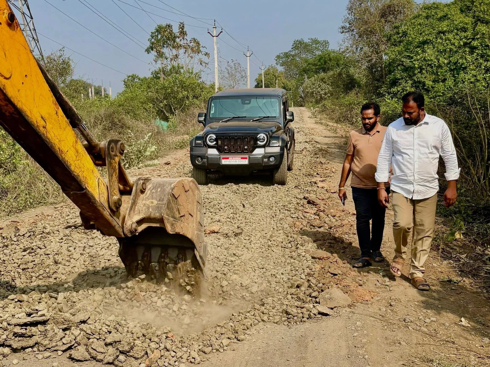 రోడ్డు నిర్మాణ పనులను పరిశీలించిన AMC ఛైర్మన్