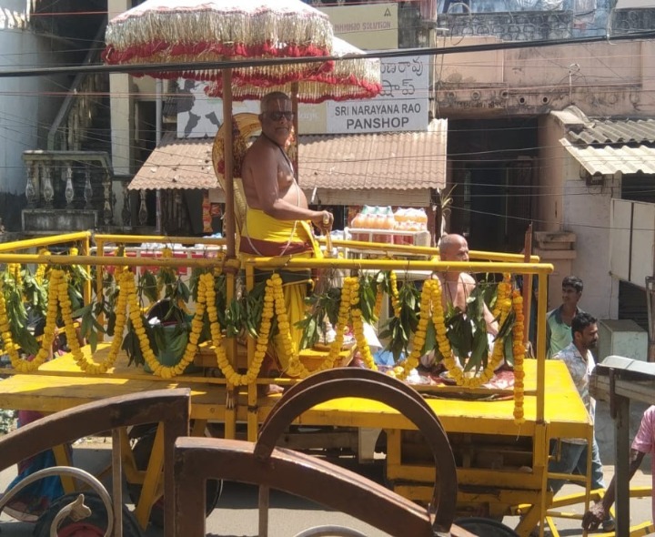 డోల మఠానికి ఊరేగింపు తో శ్రీ వేణుగోపాలస్వామి