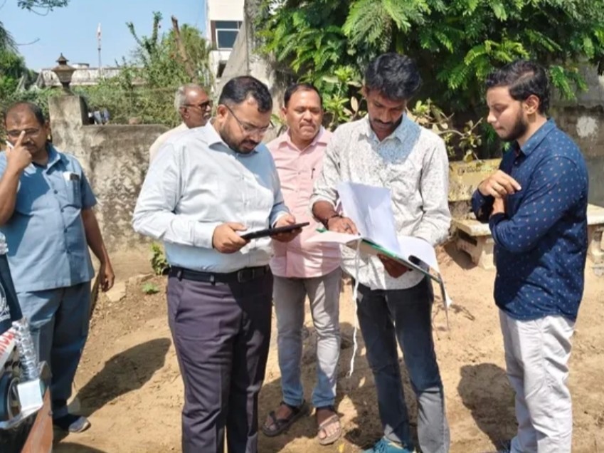 తుళ్లూరులో పర్యటించిన సీఆర్డీఏ అధికారులు