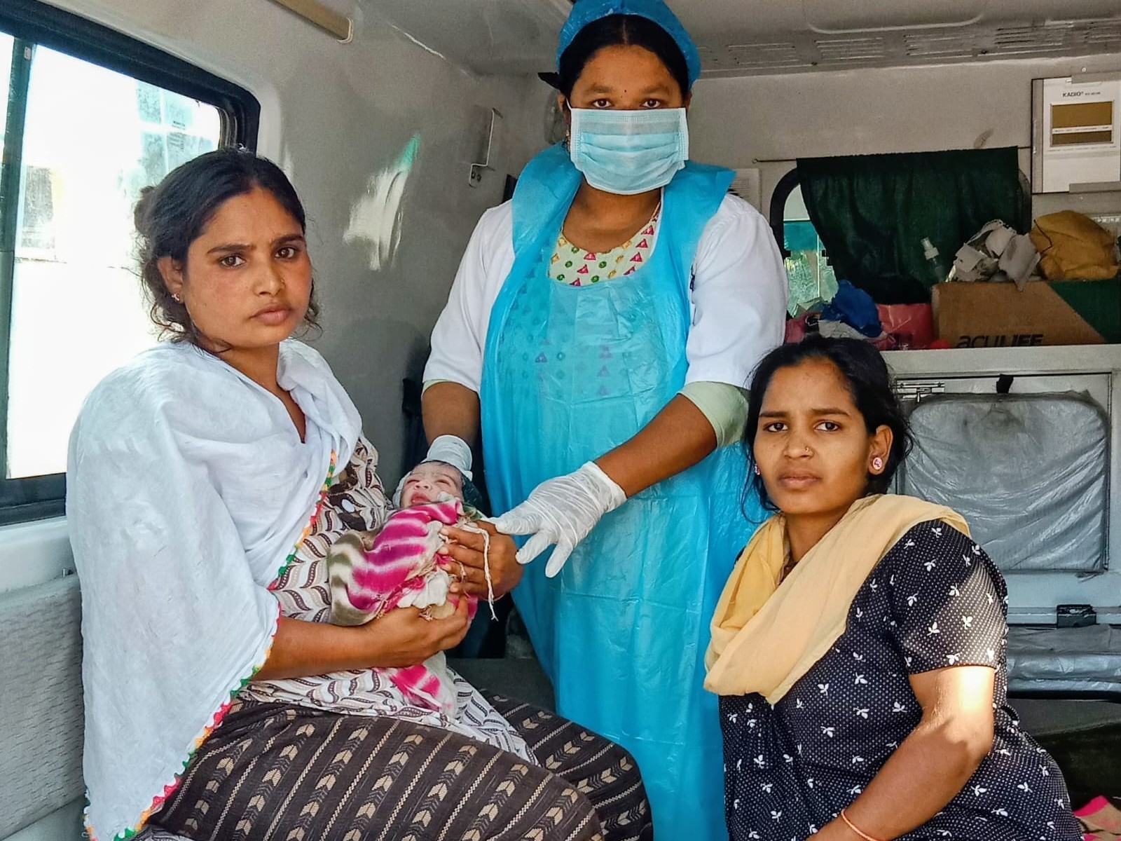 108 వాహనంలో గర్భిణీ ప్రసవం.. తల్లి, బిడ్డ క్షేమం.!