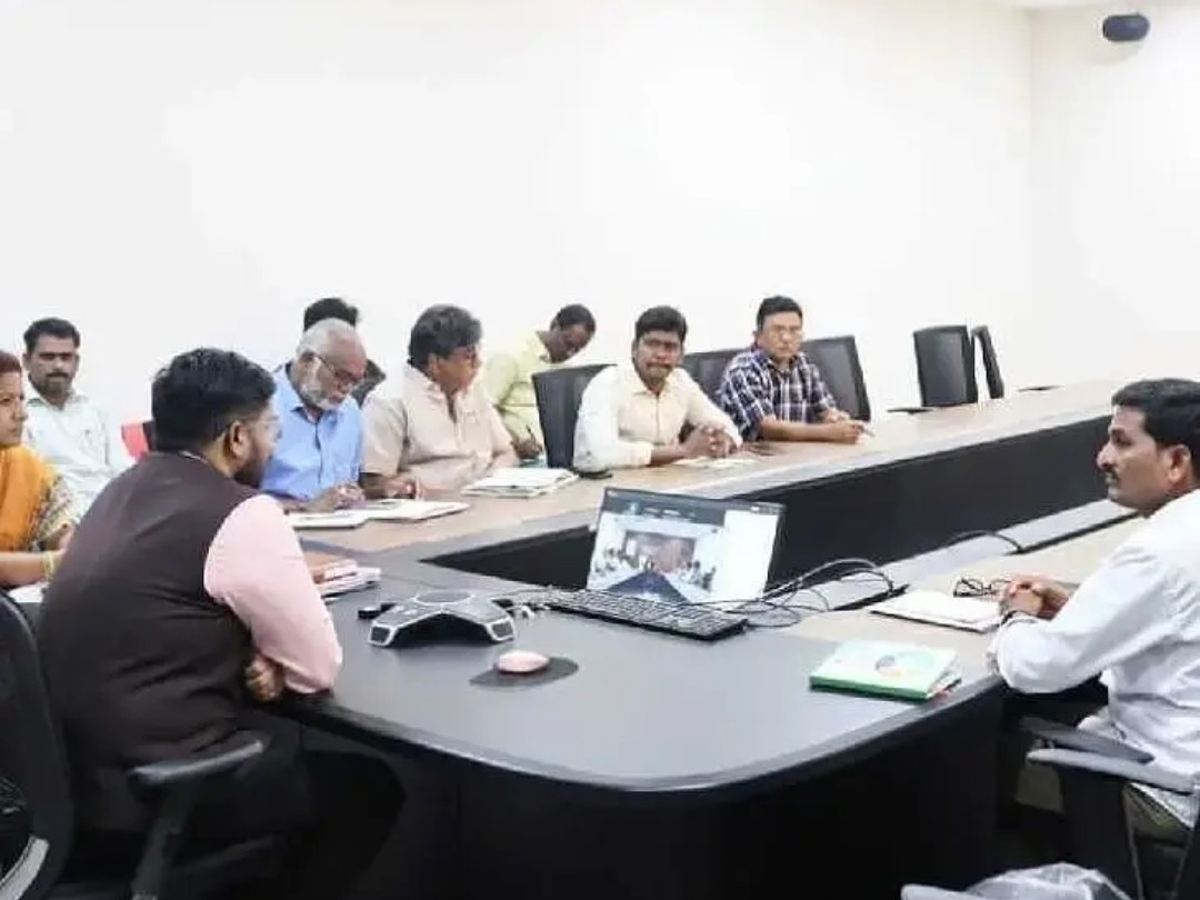 జిల్లాను టాప్‌లో నిలపండి: కలెక్టర్