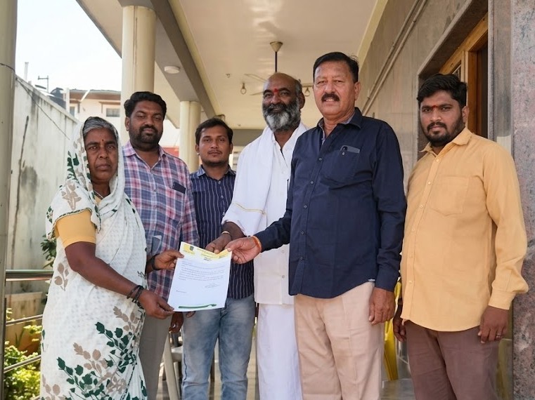 సీఎం రిలీఫ్ ఫండ్ చెక్కుల పంపిణీ