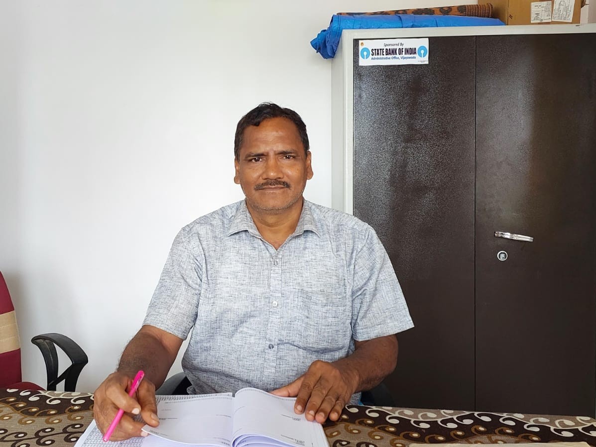 గిరిజన మహిళలకు రుణాలు