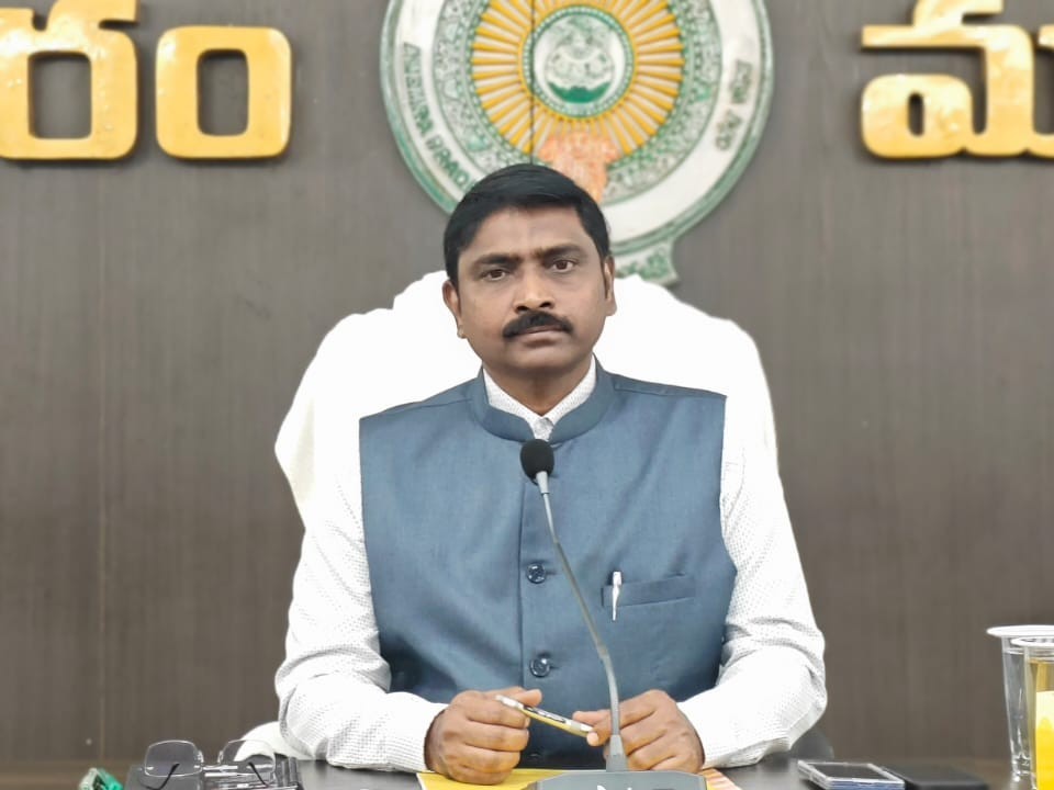 ‘ఆర్అండ్‌బి పనుల్లో వేగం పెంచాలి’