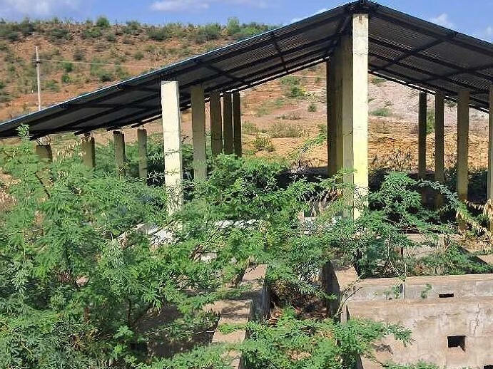 నిరుపయోగంగా మారిన చెత్త సంపద కేంద్రాలు..!