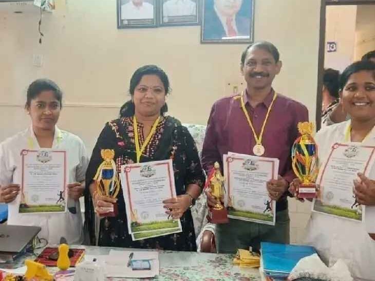 బ్యాడ్మింటన్‌లో సత్తా చాటిన రాజోలు వైద్య సిబ్బంది