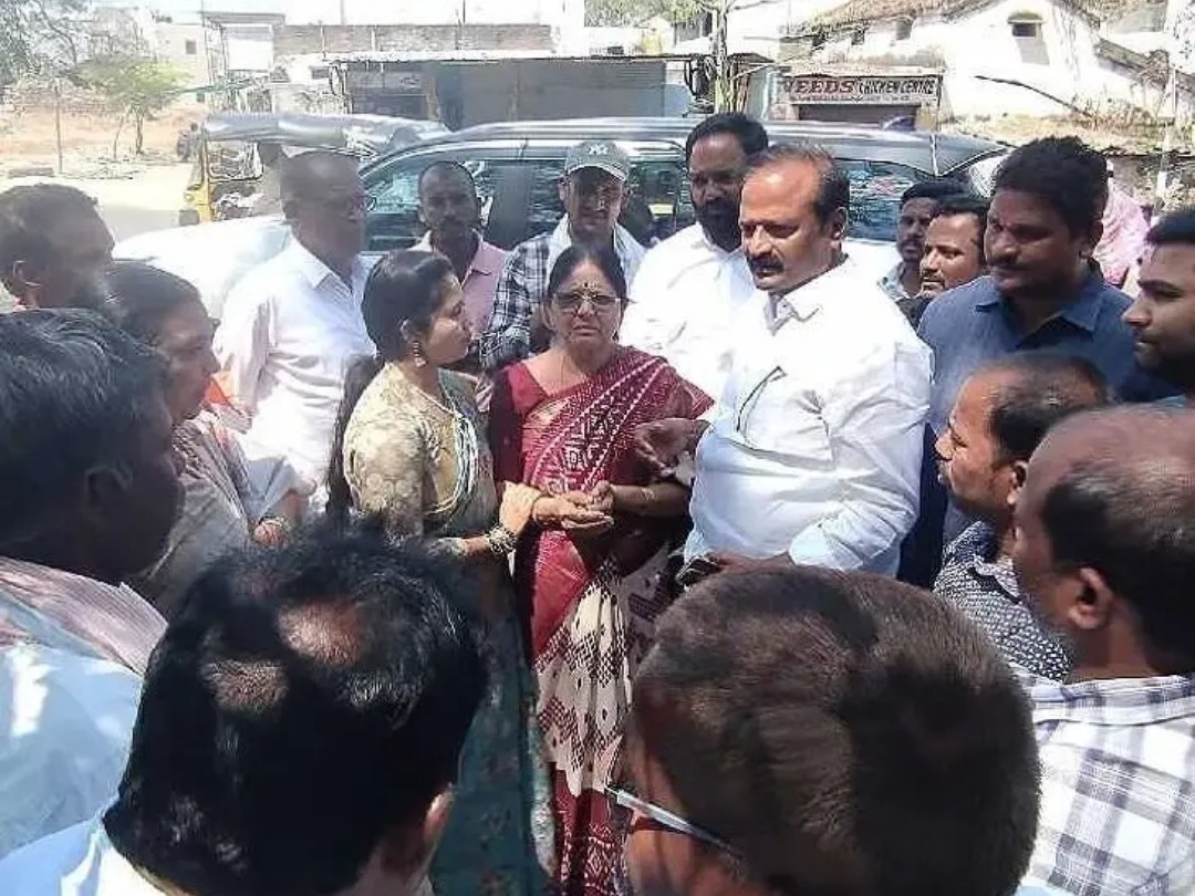 కాంగ్రెస్ అక్రమ కేసులు బనాయిస్తోంది: మాజీ ఎమ్మెల్యే