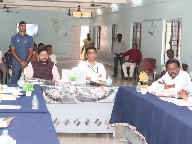 100 శాతం లక్ష్యాలు సాధించాలి: కలెక్టర్