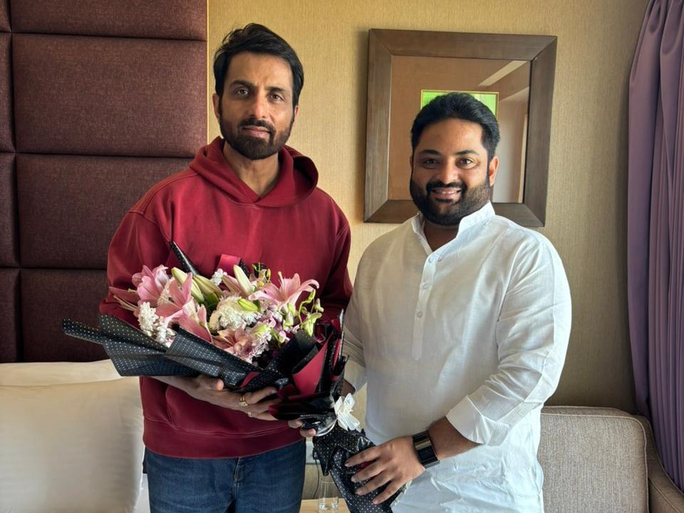 ప్రముఖ నటుడు సోనుసూద్ ను కలిసిన మిథున్ రెడ్డి