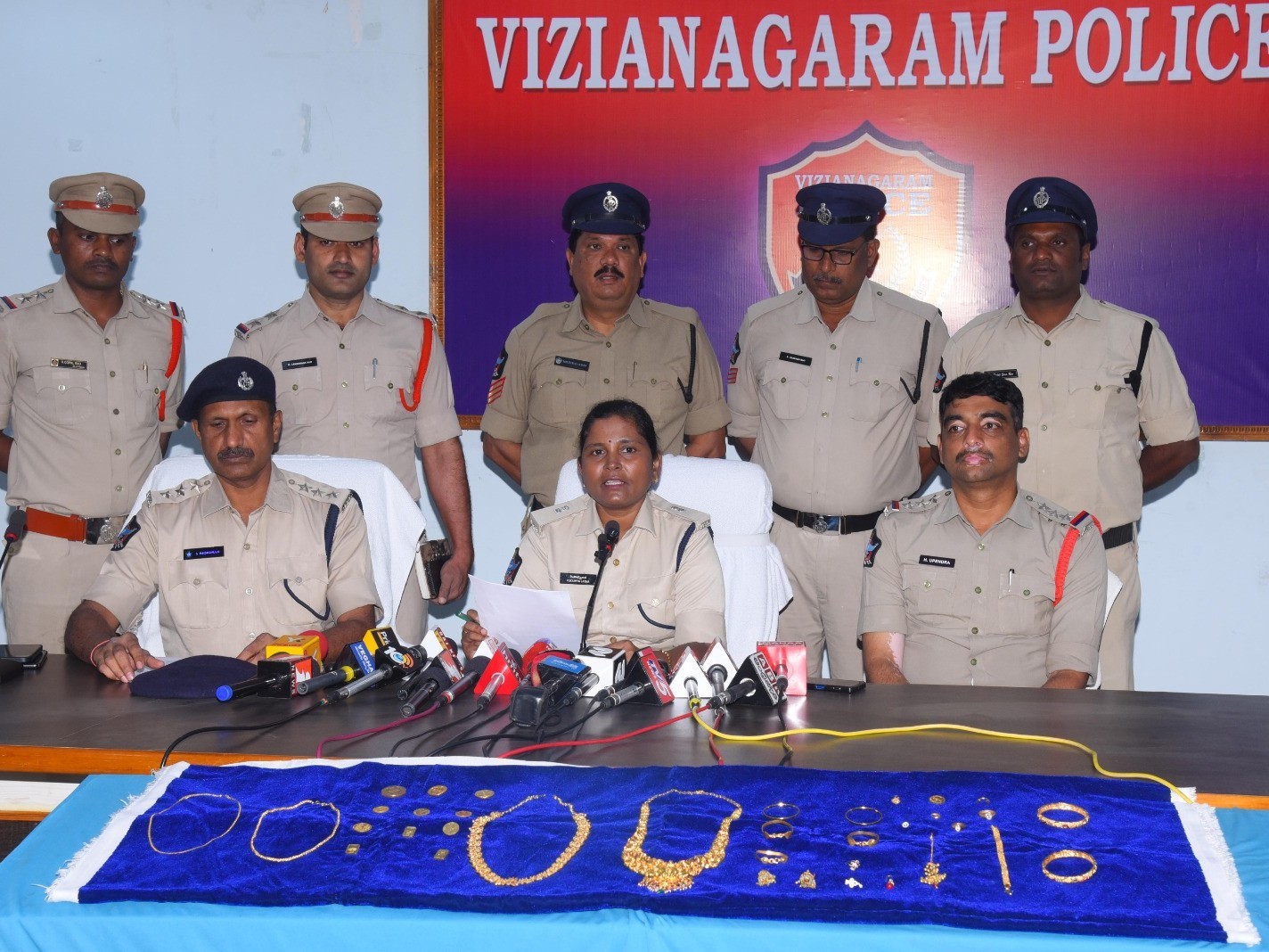 జంట చోరీ కేసును ఛేదించిన పోలీసులు