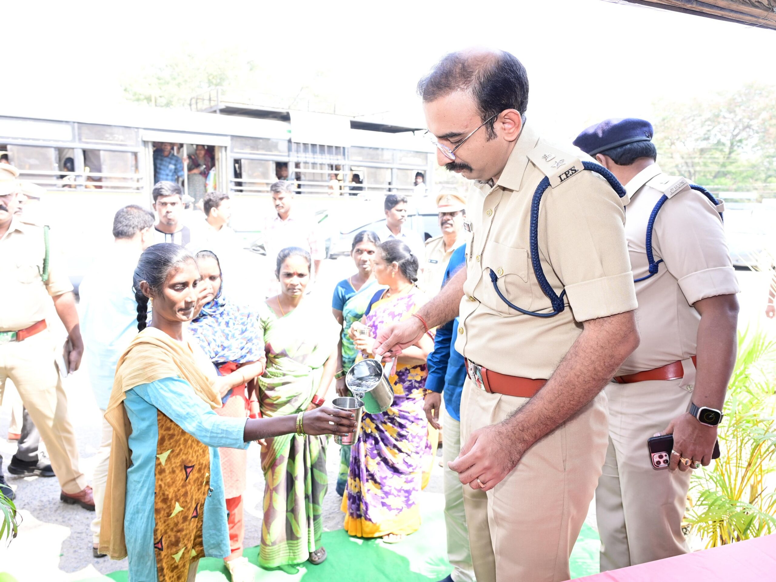 ఏఆర్ కార్యాలయం వద్ద చలివేంద్రం ప్రారంభం