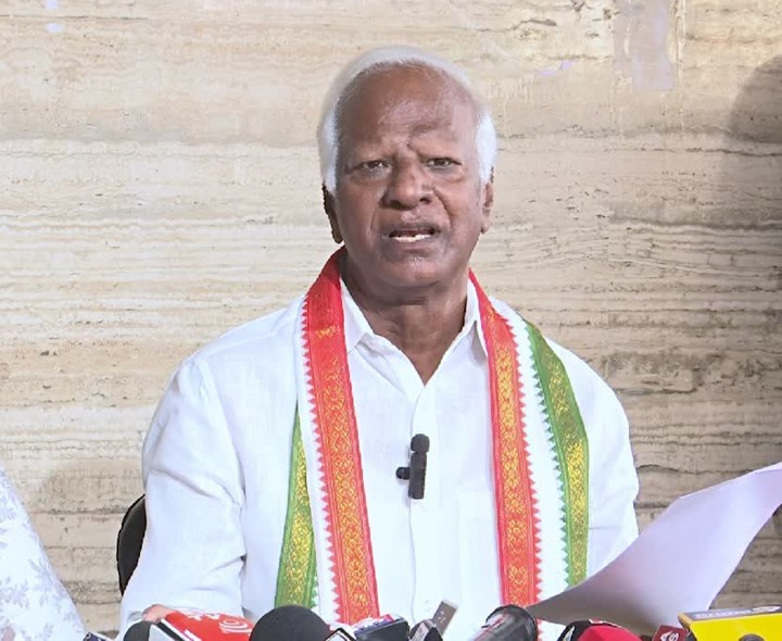 కడియంపై అనర్హత పిటిషన్.. తీర్పు రిజర్వ్