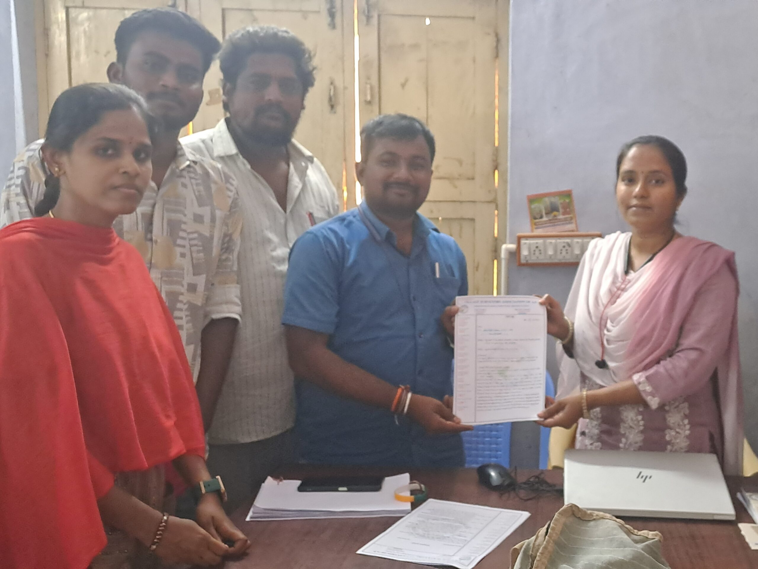 ‘గ్రామ సర్వేయర్ల సమస్యలను పరిష్కరించాలి’