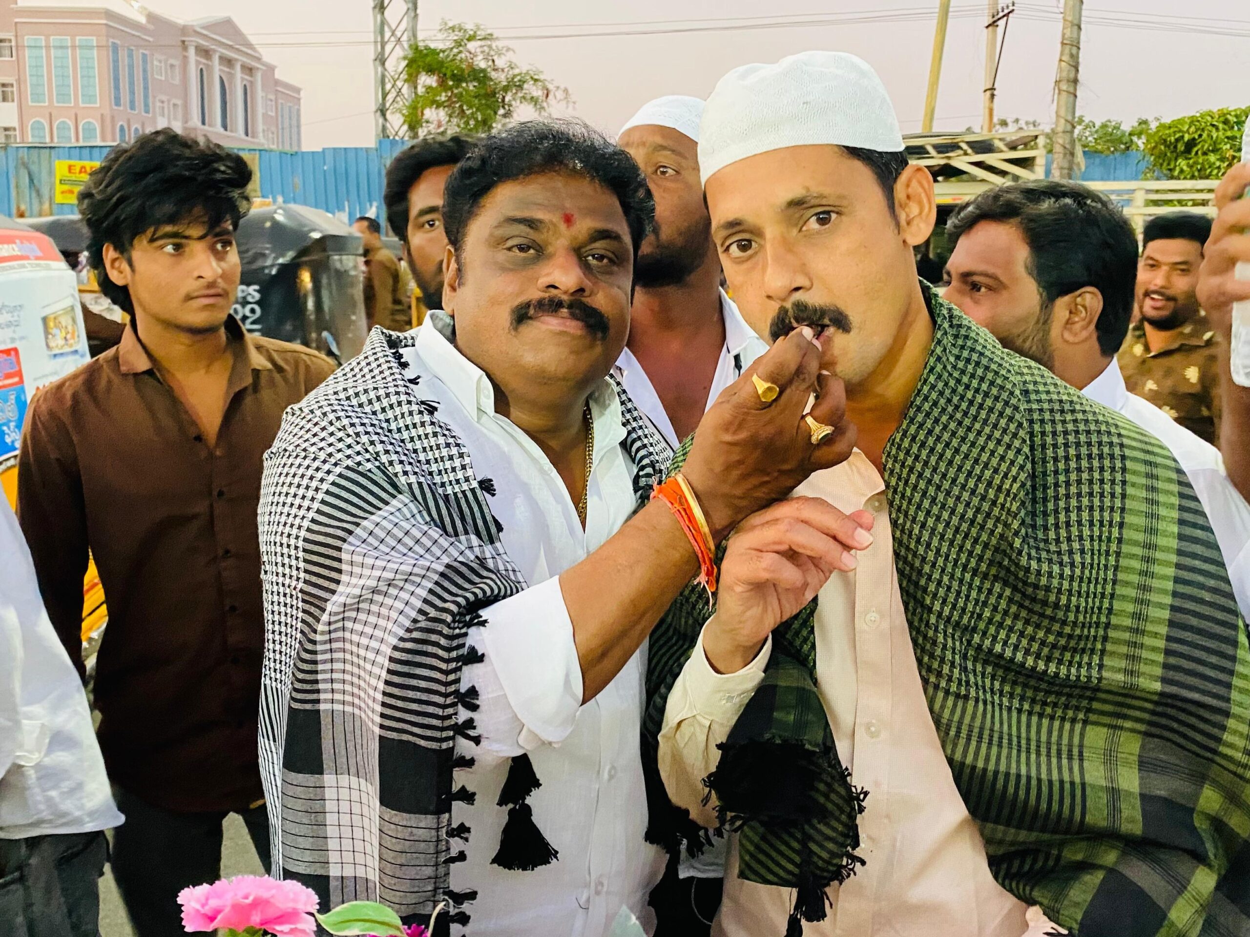 ఇఫ్తార్ వేడుకలలో పాల్గొన్న మాజీ మున్సిపల్ ఛైర్మన్