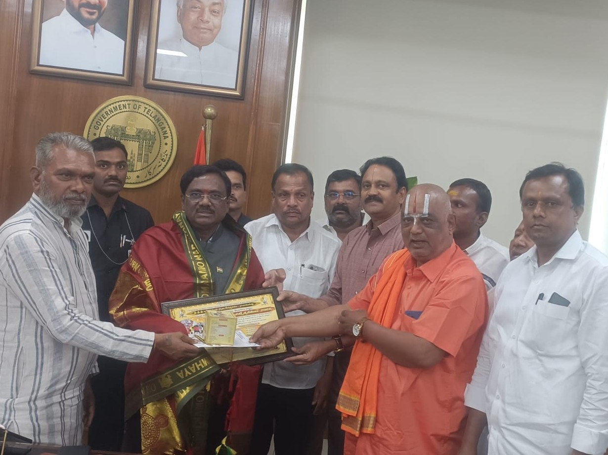 బ్రహ్మోత్సవాలకు రావాలంటూ మంత్రికి ఆహ్వానం