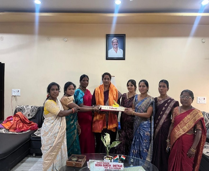 మున్సిపల్ చైర్మన్‌ను సన్మానించిన టీఎన్జీవో యూనియన్ సభ్యులు