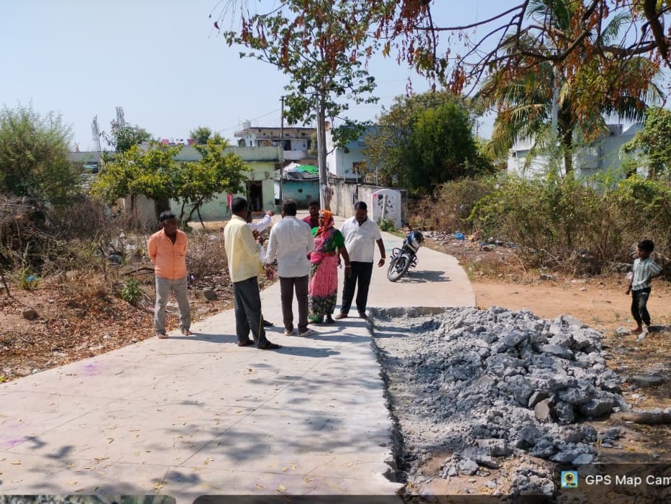 రోడ్డు తొలగింపుపై కేసు నమోదు