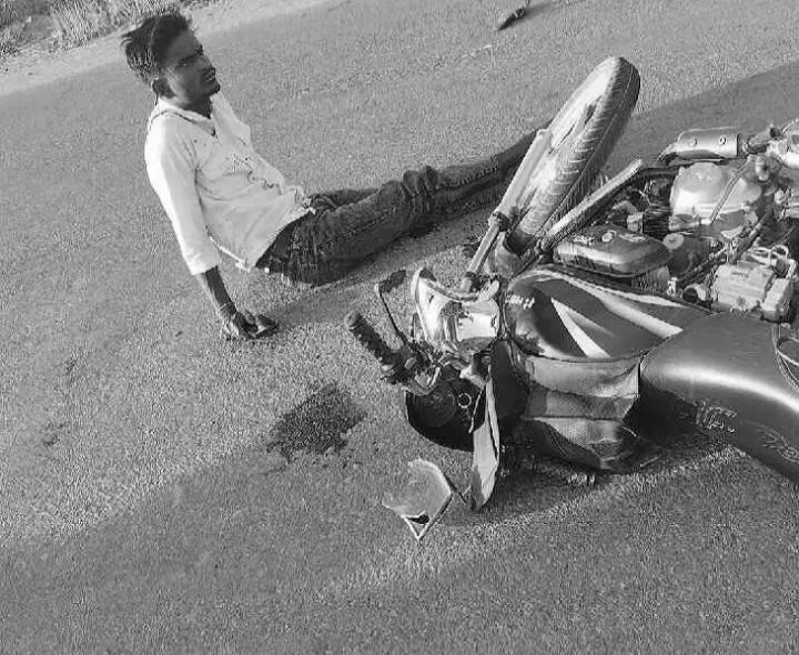 ద్విచక్ర వాహనంపై నుంచి పడి తీవ్ర గాయాలు